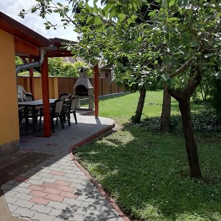 Eoetvoes Nyaralo Villa Siofok Bagian luar foto