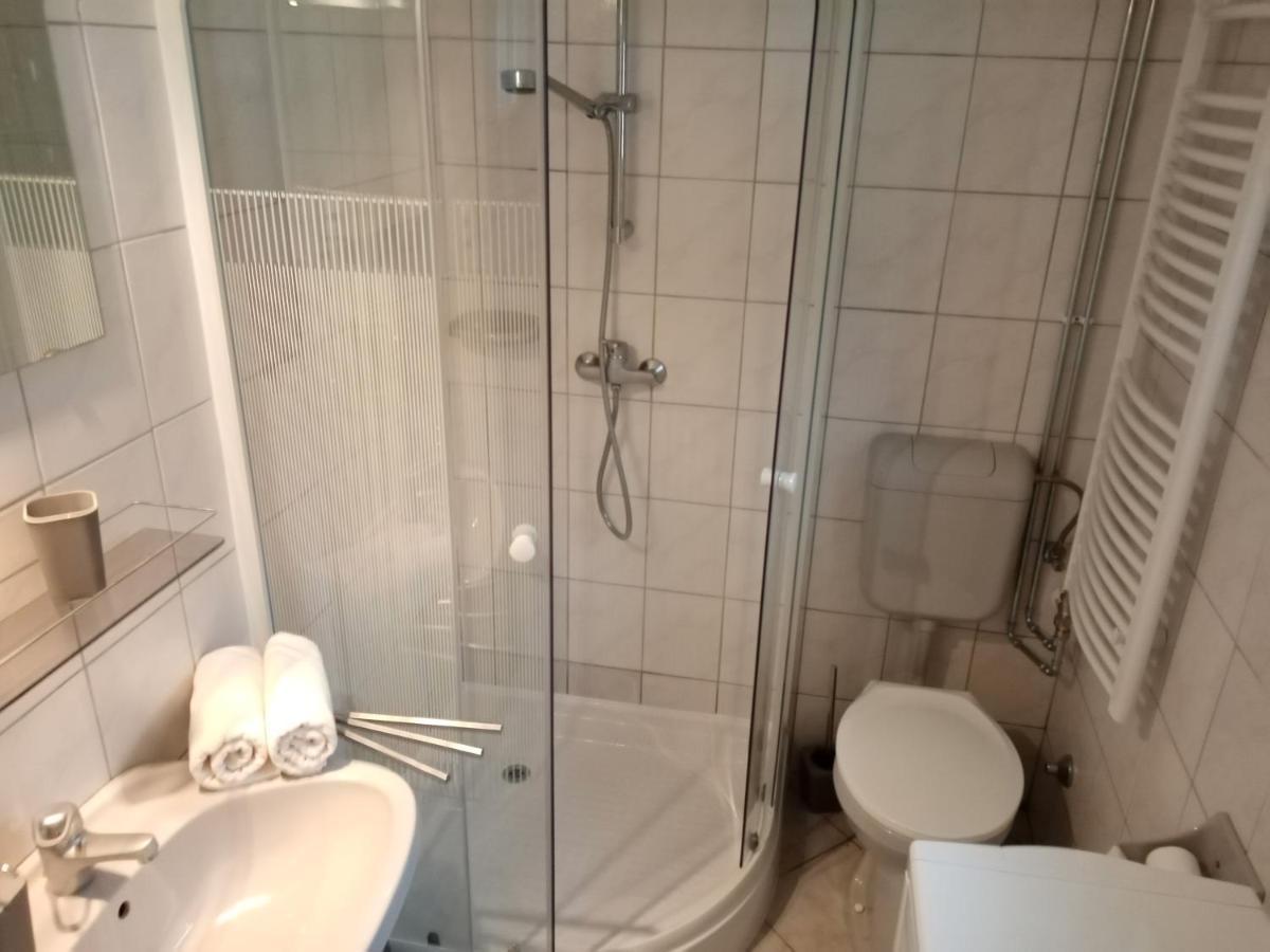 Eoetvoes Nyaralo Villa Siofok Bagian luar foto