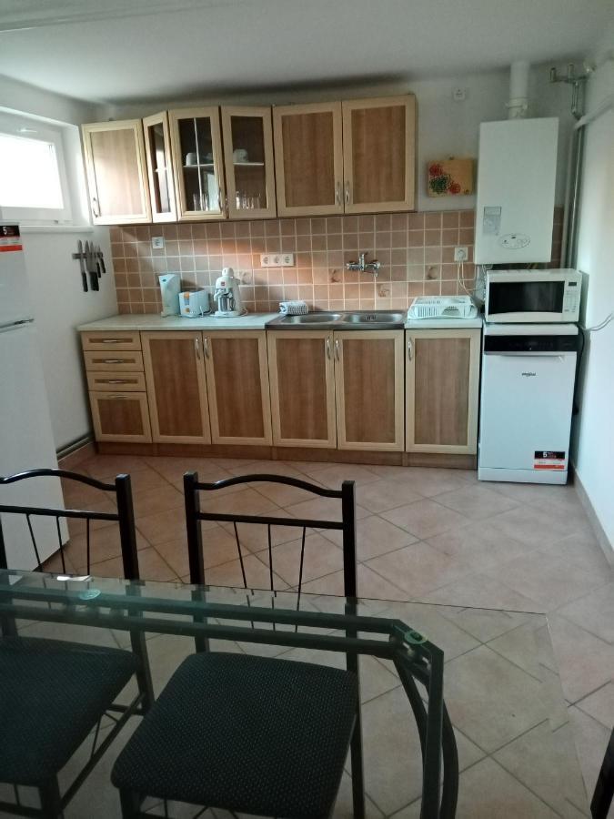 Eoetvoes Nyaralo Villa Siofok Bagian luar foto