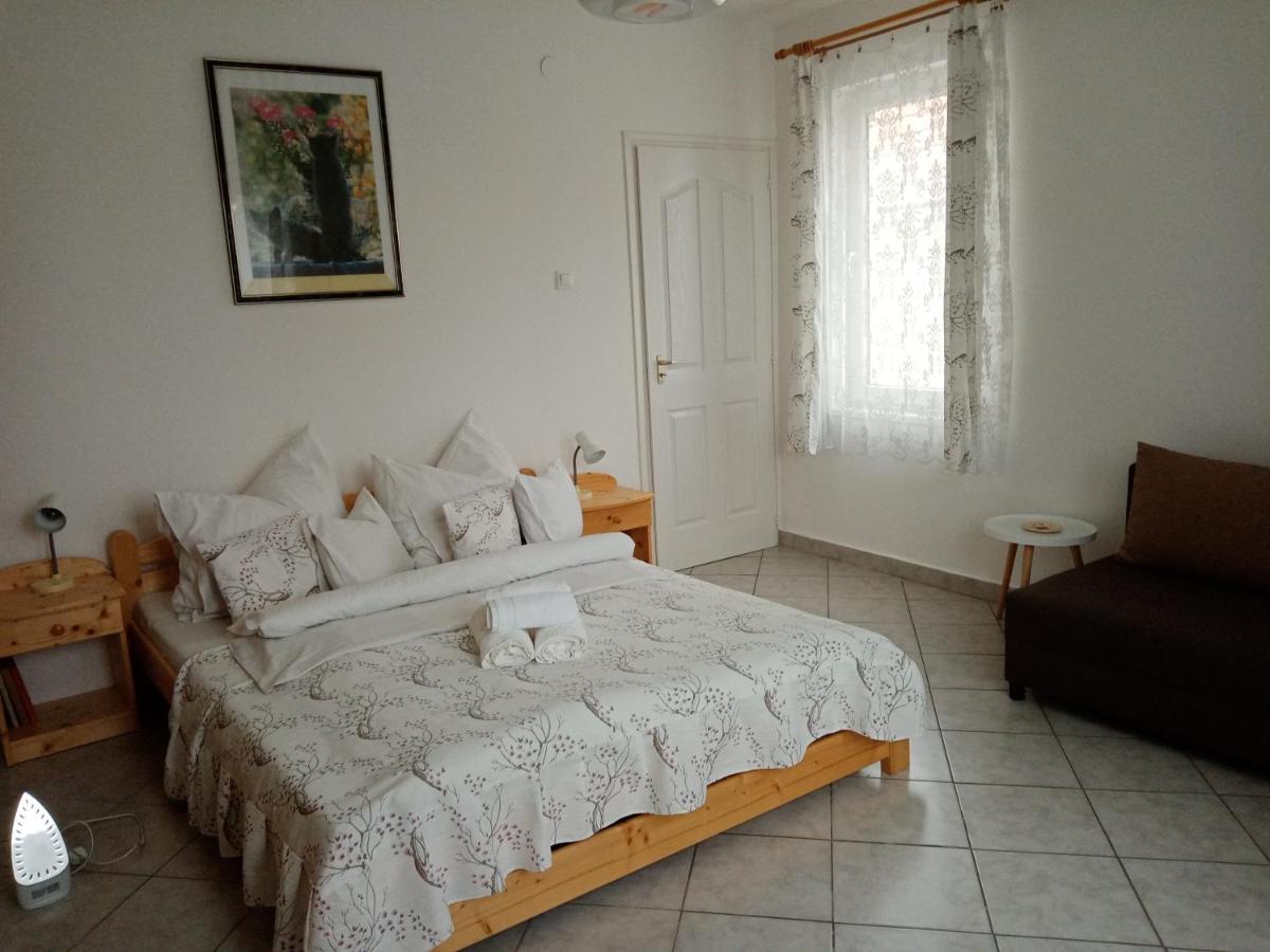 Eoetvoes Nyaralo Villa Siofok Bagian luar foto
