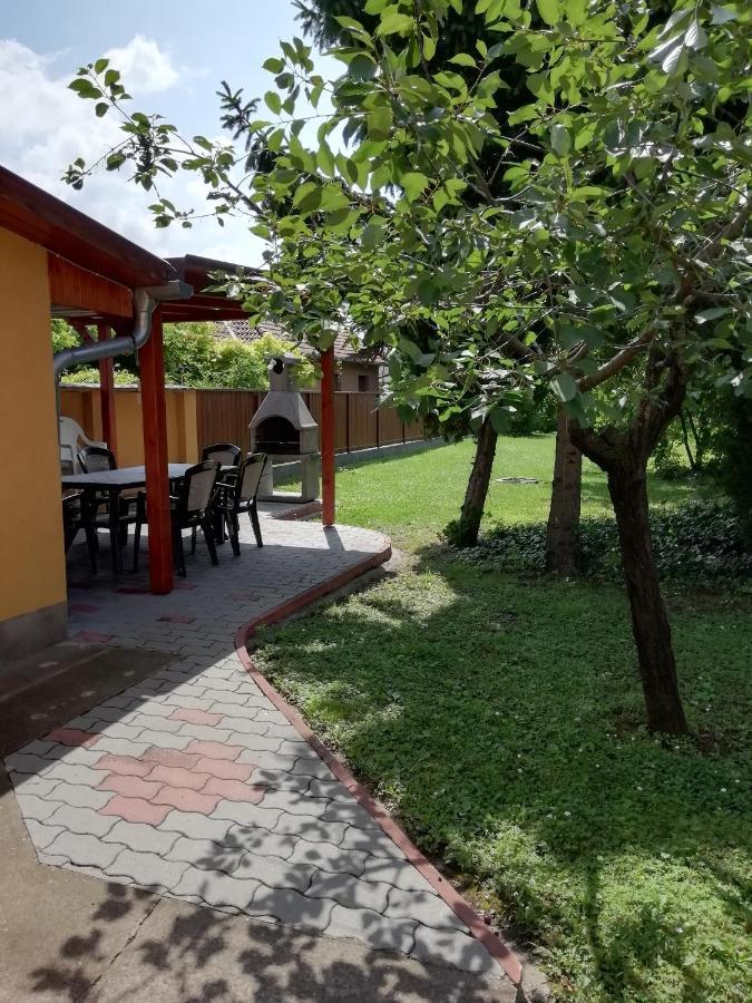 Eoetvoes Nyaralo Villa Siofok Bagian luar foto