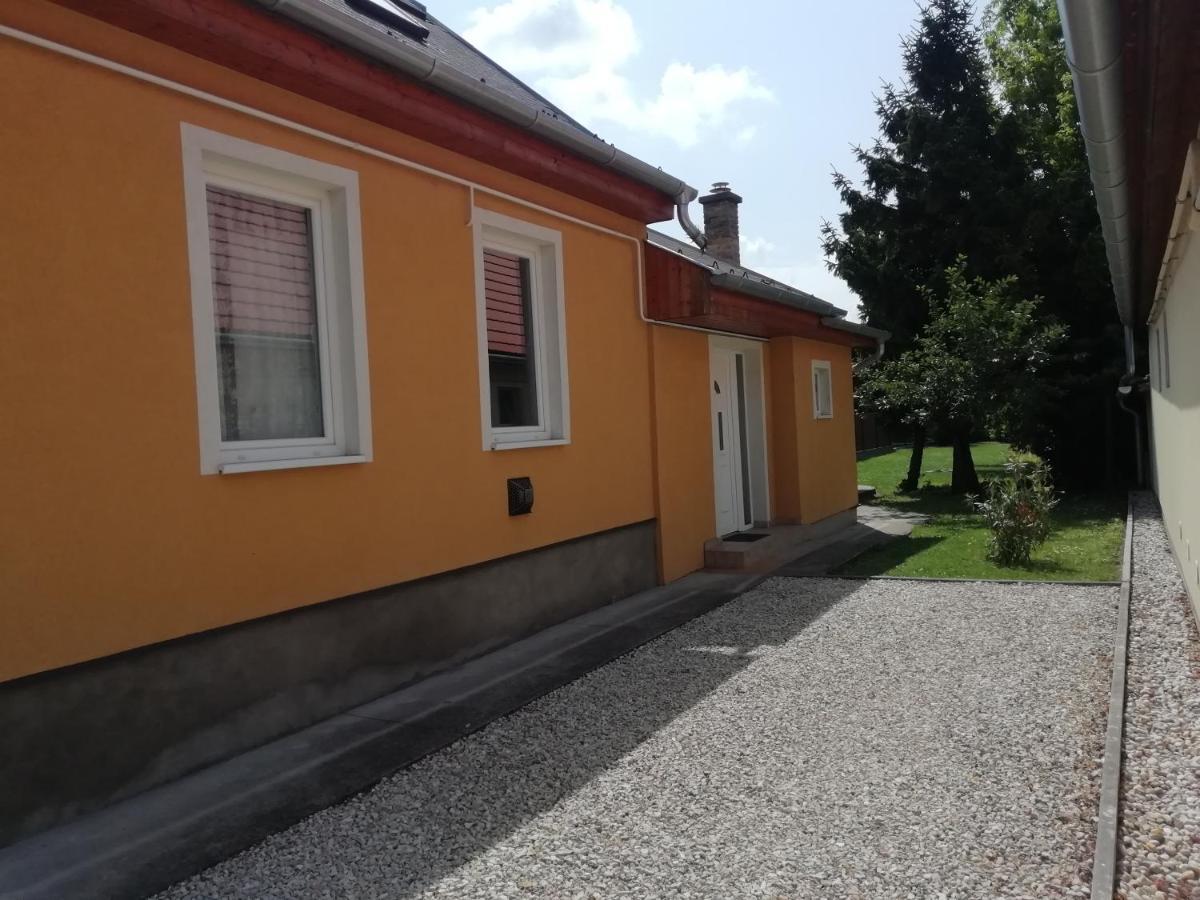 Eoetvoes Nyaralo Villa Siofok Bagian luar foto